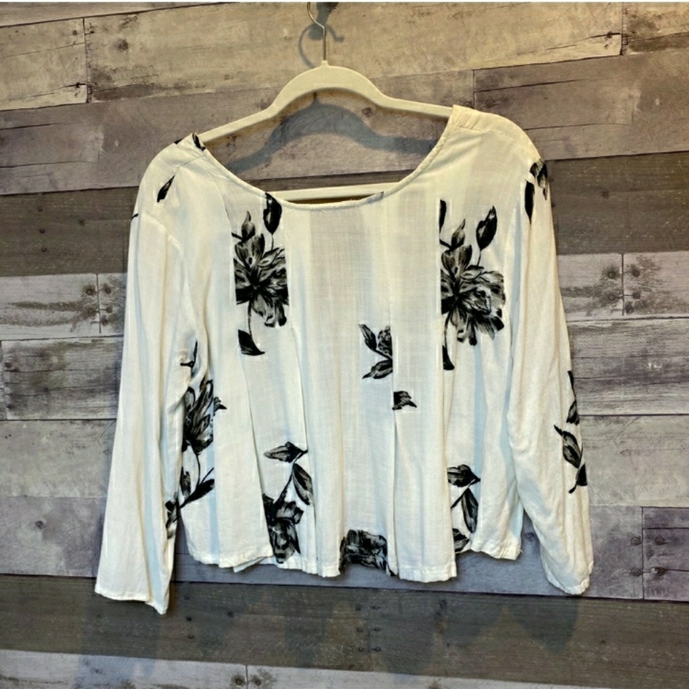 Kimchi Blue Floral Cropped Top